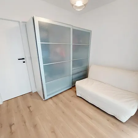 Luxury Modern New With Garden&free Parking,close To Wroclaw Self Check-in 24h アパート